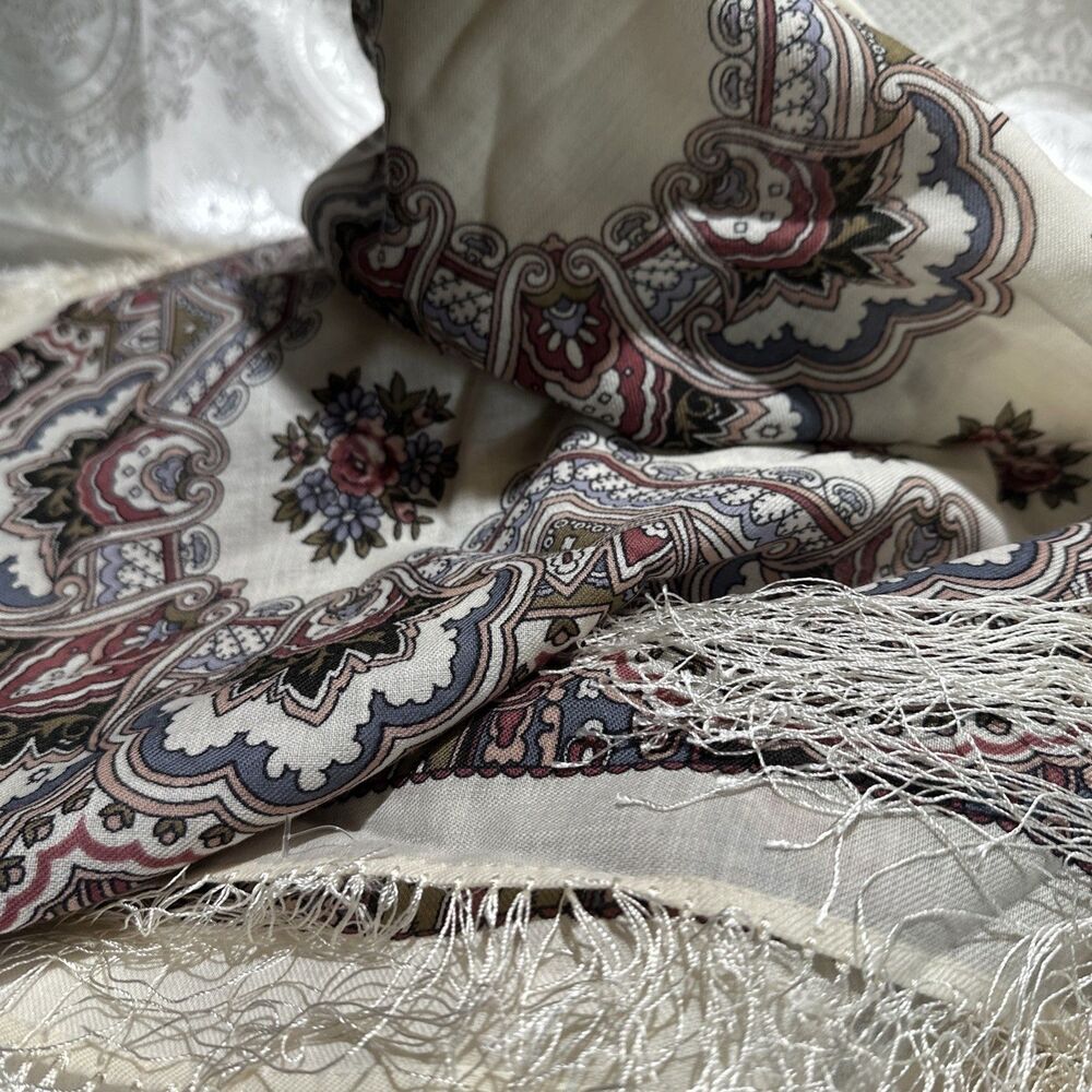 XL  Pavlovo Posad Shawl 100% wool, 49" x 49", with fringes, new